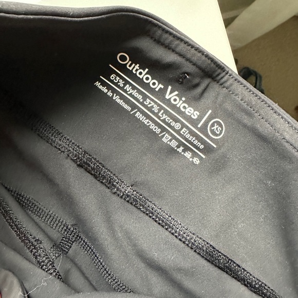 NWT Outdoor Voices SuperForm™ 3.5" Short XS - Picture 4 of 5